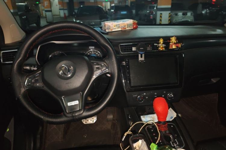 Used Dongfeng Fengon 580 2016 1.5T CVT Luxury Model Center Console