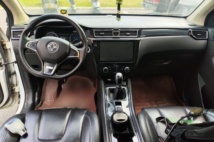Used Dongfeng Fengon 580 2016 1.5T Manual Luxury Edition Center Console