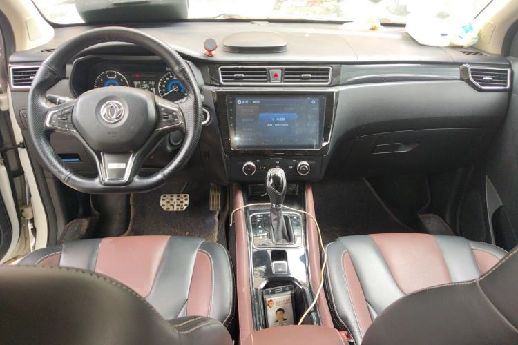 Used Dongfeng Fengon 580 2016 Revised Version 1.5T CVT Luxury Edition Center Console
