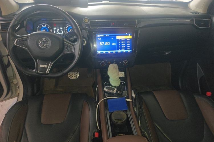 Used Dongfeng Fengon 580 2016 Revised Version 1.5T CVT Luxury Edition Center Console
