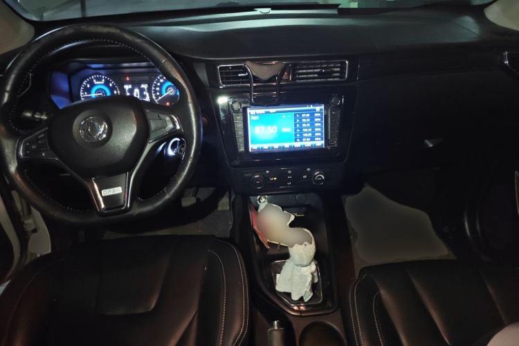 Used Dongfeng Fengon 580 2016 1.8L Manual Comfort Model Center Console