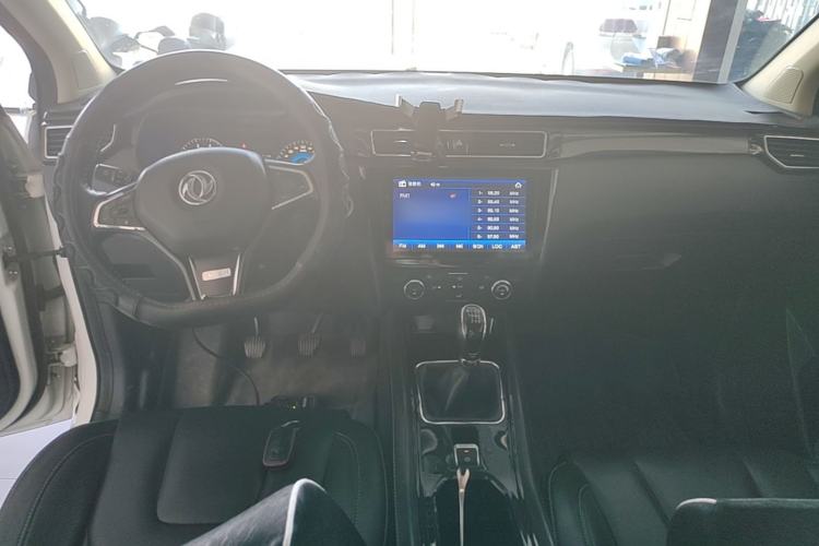 Used Dongfeng Fengon 580 2016 1.5T Manual Luxury Edition Center Console