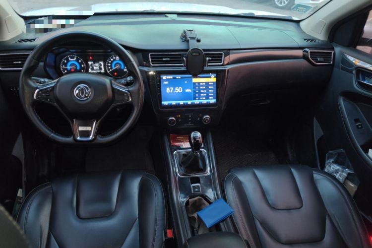 Used Dongfeng Fengon 580 2016 1.5T Manual Luxury Edition Center Console