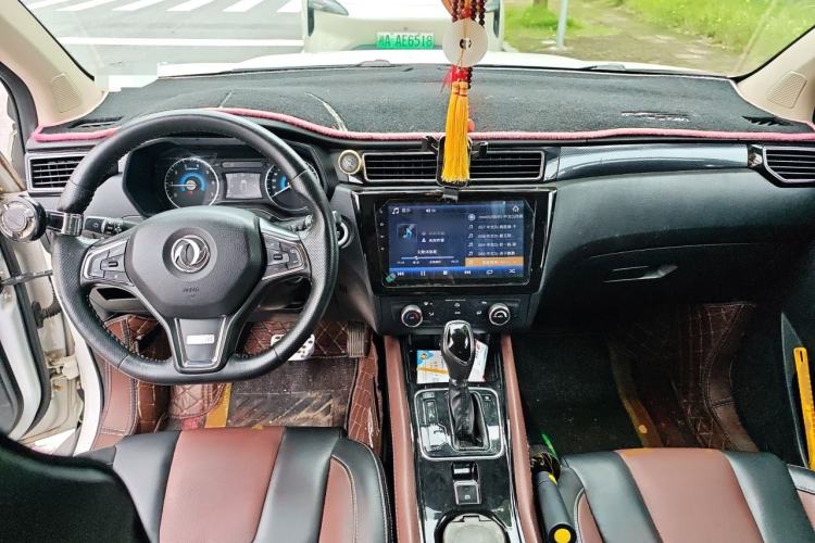 Used Dongfeng Fengon 580 2016 Revised Version 1.5T CVT Luxury Edition Center Console