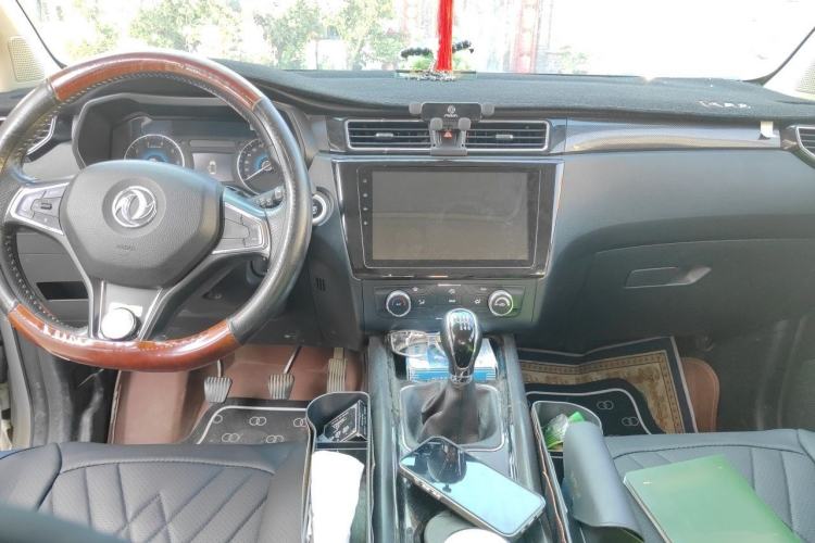 Used Dongfeng Fengon 580 2016 1.5T Manual Luxury Edition Center Console