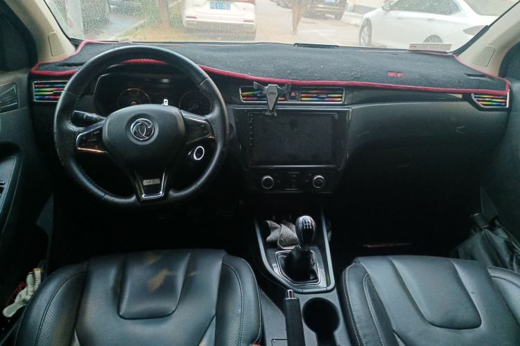 Used Dongfeng Fengon 580 2016 1.8L Manual Comfort Model Center Console