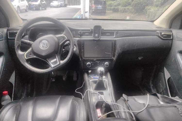 Used Dongfeng Fengon 580 2016 1.5T Manual Luxury Edition Center Console