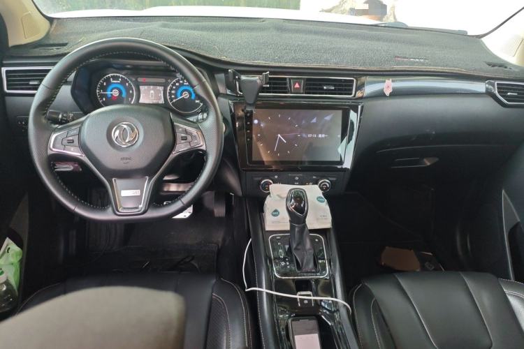 Used Dongfeng Fengon 580 2016 Revised Version 1.5T CVT Luxury Edition Center Console