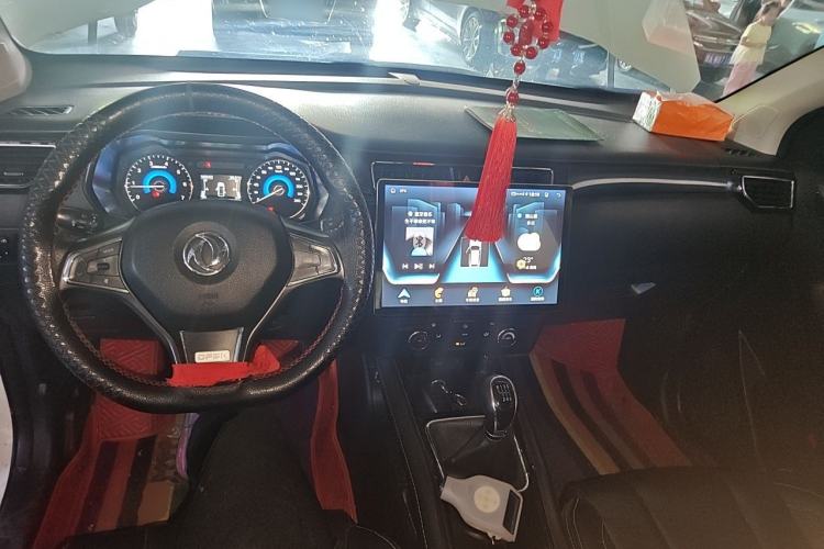Used Dongfeng Fengon 580 2016 1.5T Manual Luxury Edition Center Console