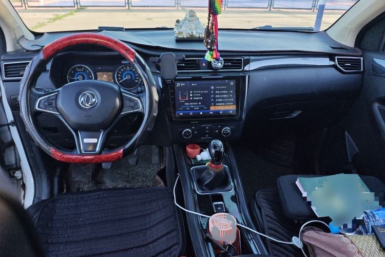 Used Dongfeng Fengon 580 2016 1.5T Manual Luxury Edition Center Console