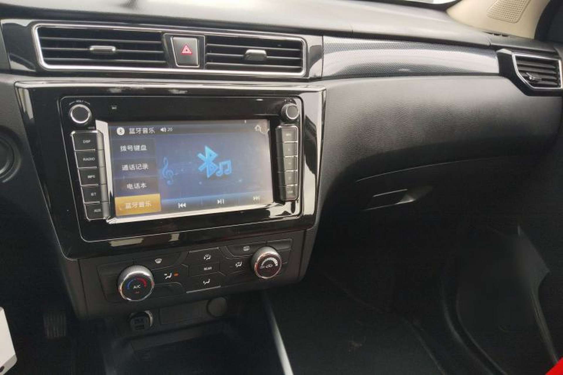 Used Dongfeng Fengon 580 2016 1.8L Manual Comfort Model Center Console