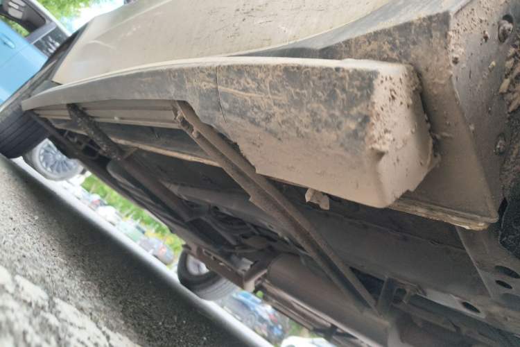 Used Dongfeng Fengon 580 2016 1.8L Manual Comfort Model Chassis Front Right
