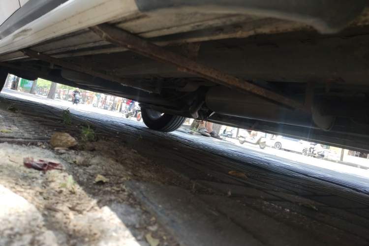 Used Dongfeng Fengon 580 2016 1.8L Manual Comfort Model Chassis Front Right