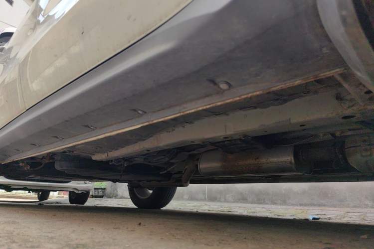 Used Dongfeng Fengon 580 2016 1.8L Manual Comfort Model Chassis Front Right