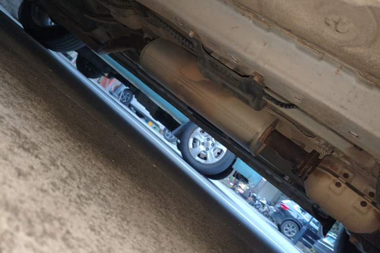 Used Dongfeng Fengon 580 2016 1.8L Manual Comfort Model Chassis Front Right