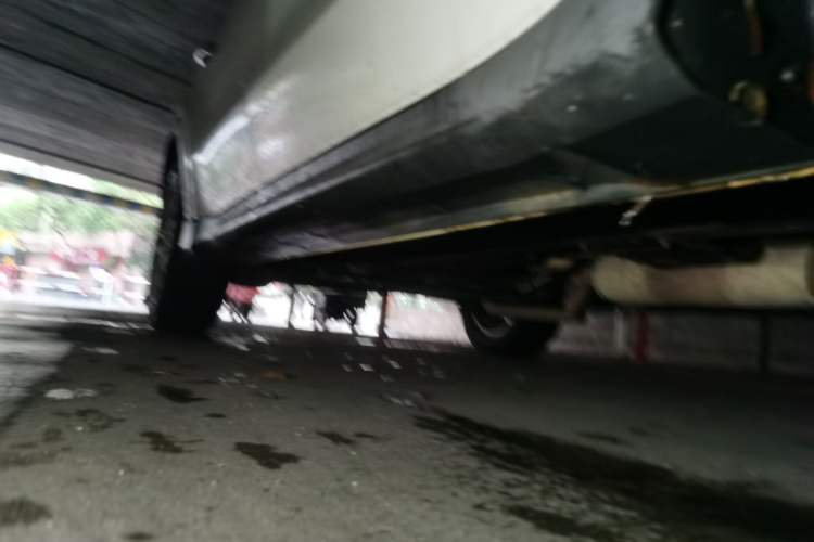 Used Dongfeng Fengon 580 2016 1.8L Manual Comfort Model Chassis Front Right
