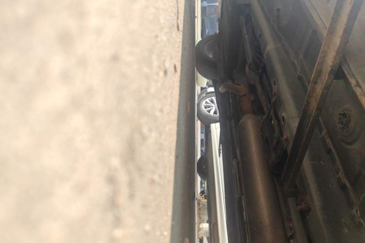 Used Dongfeng Fengon 580 2016 1.5T Manual Luxury Edition Chassis Front Right