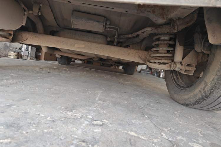Used Dongfeng Fengon 580 2016 1.5T Manual Luxury Edition Chassis Rear