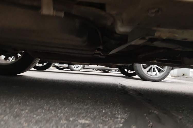 Used Dongfeng Fengon 580 2016 1.8L Manual Comfort Model Chassis Rear Right