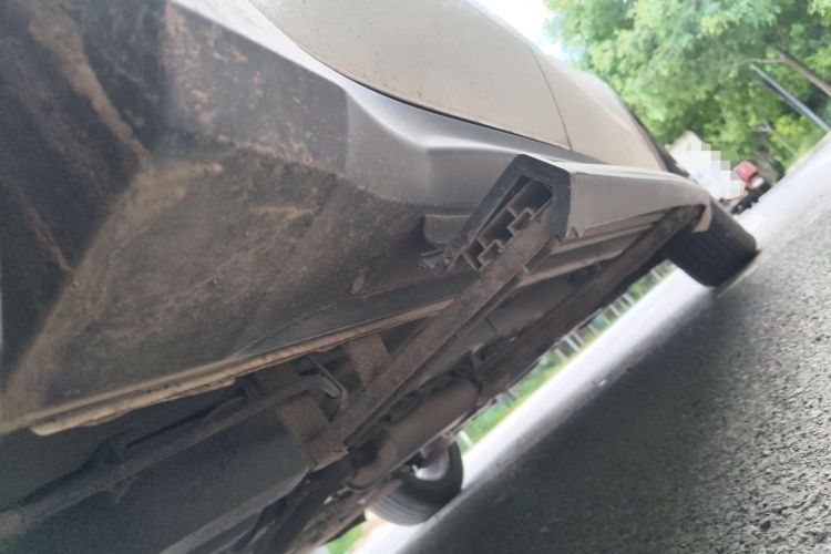 Used Dongfeng Fengon 580 2016 1.8L Manual Comfort Model Chassis Rear Right
