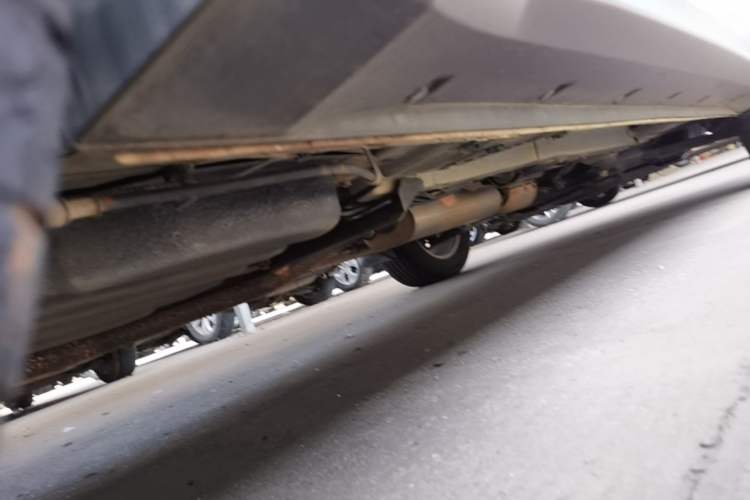 Used Dongfeng Fengon 580 2016 1.8L Manual Comfort Model Chassis Rear Right