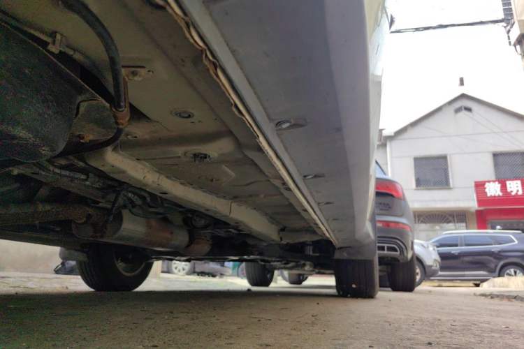 Used Dongfeng Fengon 580 2016 1.8L Manual Comfort Model Chassis Rear Right