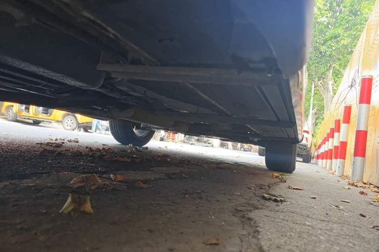 Used Dongfeng Fengon 580 2016 1.8L Manual Comfort Model Chassis Rear Right