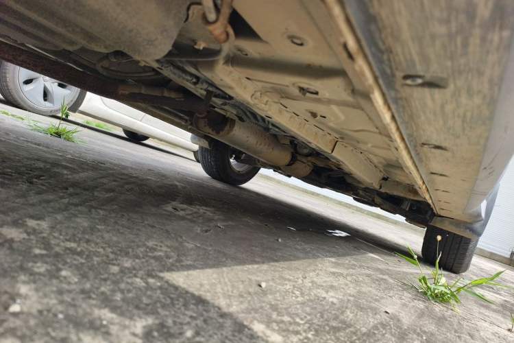 Used Dongfeng Fengon 580 2016 1.8L Manual Comfort Model Chassis Rear Right