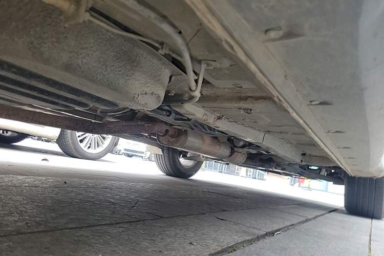 Used Dongfeng Fengon 580 2016 1.8L Manual Comfort Model Chassis Rear Right
