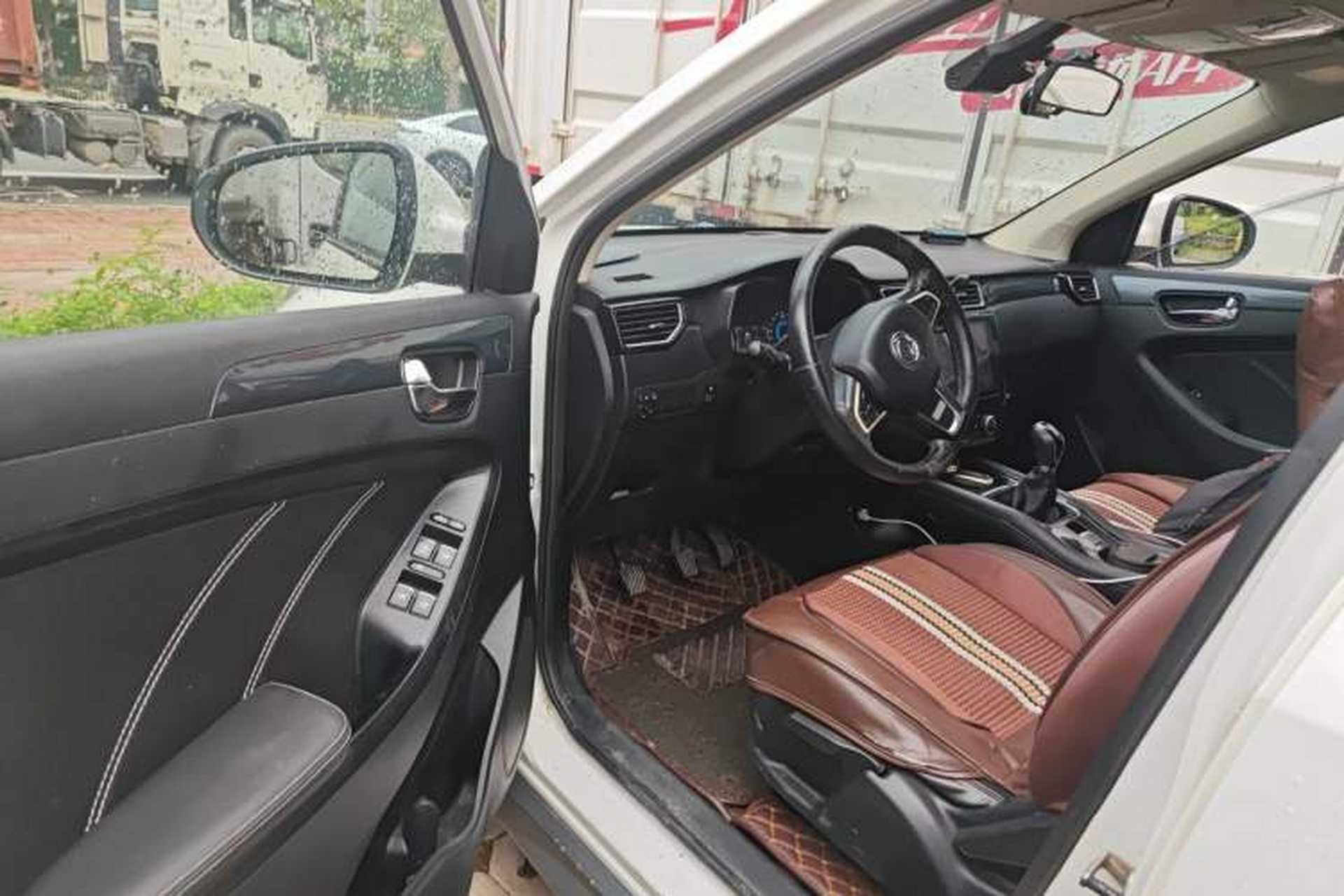 Used Dongfeng Fengon 580 2016 1.5T Manual Luxury Edition Driver Seat