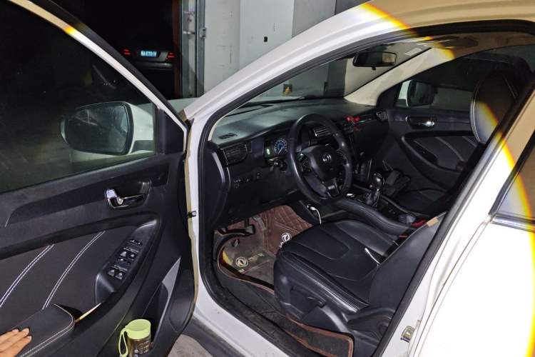 Used Dongfeng Fengon 580 2016 1.5T Manual Luxury Edition Driver Seat
