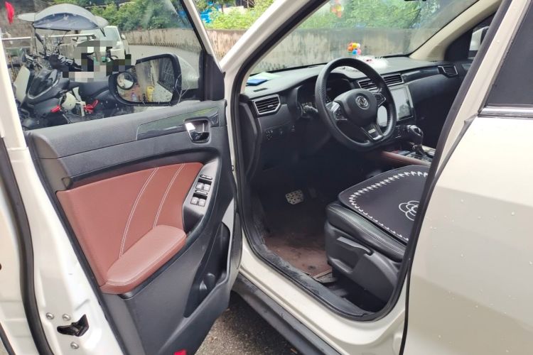 Used Dongfeng Fengon 580 2016 Revised Version 1.5T CVT Luxury Edition Driver Seat