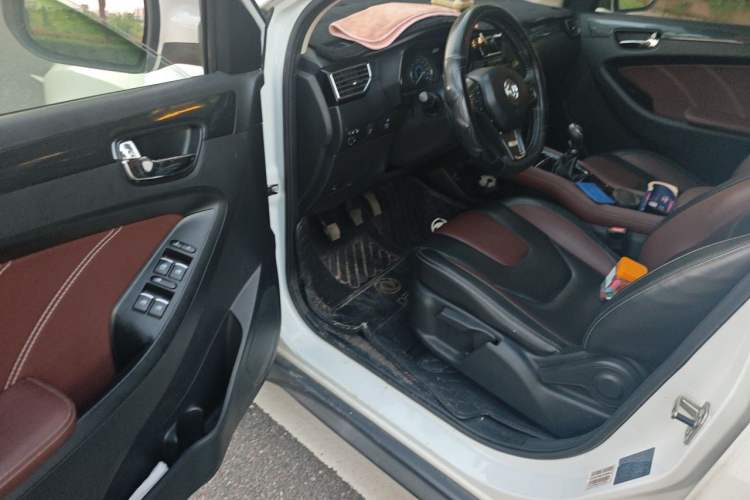 Used Dongfeng Fengon 580 2016 1.5T Manual Luxury Edition Driver Seat