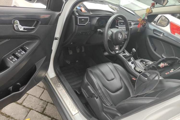 Used Dongfeng Fengon 580 2016 1.5T Manual Luxury Edition Driver Seat