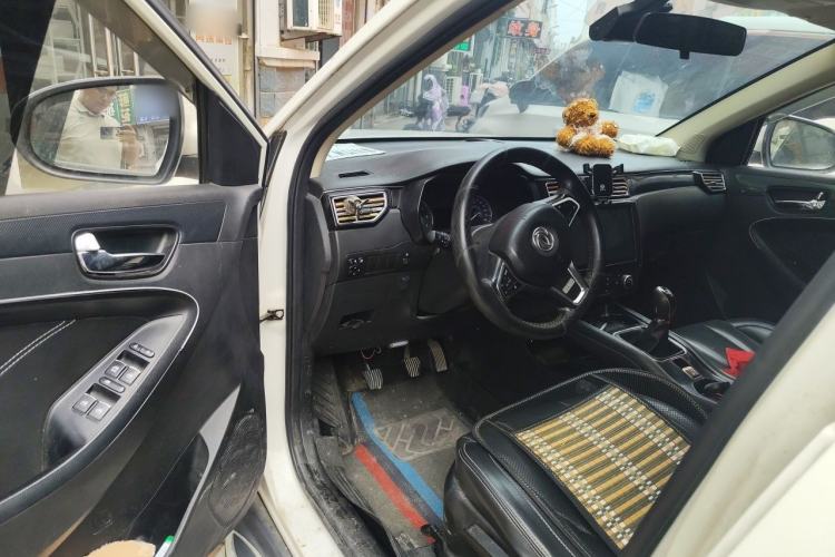 Used Dongfeng Fengon 580 2016 1.5T Manual Luxury Edition Driver Seat