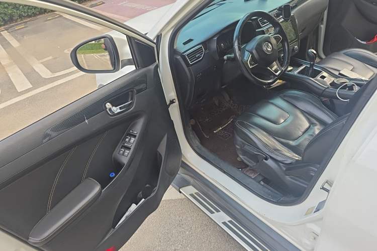 Used Dongfeng Fengon 580 2016 1.5T Manual Luxury Edition Driver Seat