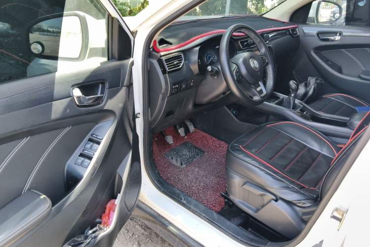 Used Dongfeng Fengon 580 2016 1.5T Manual Luxury Edition Driver Seat