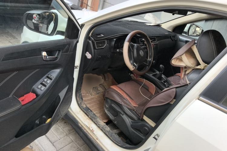 Used Dongfeng Fengon 580 2016 1.5T Manual Luxury Edition Driver Seat