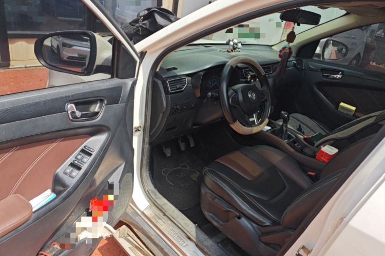 Used Dongfeng Fengon 580 2016 1.5T Manual Luxury Edition Driver Seat