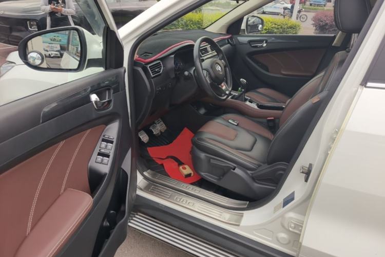 Used Dongfeng Fengon 580 2016 1.5T Manual Luxury Edition Driver Seat