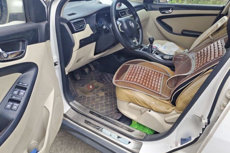 Used Dongfeng Fengon 580 2016 1.5T Manual Luxury Edition Driver Seat