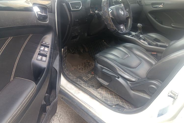 Used Dongfeng Fengon 580 2016 1.5T Manual Luxury Edition Driver Seat