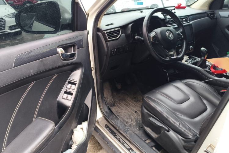 Used Dongfeng Fengon 580 2016 1.5T Manual Luxury Edition Driver Seat