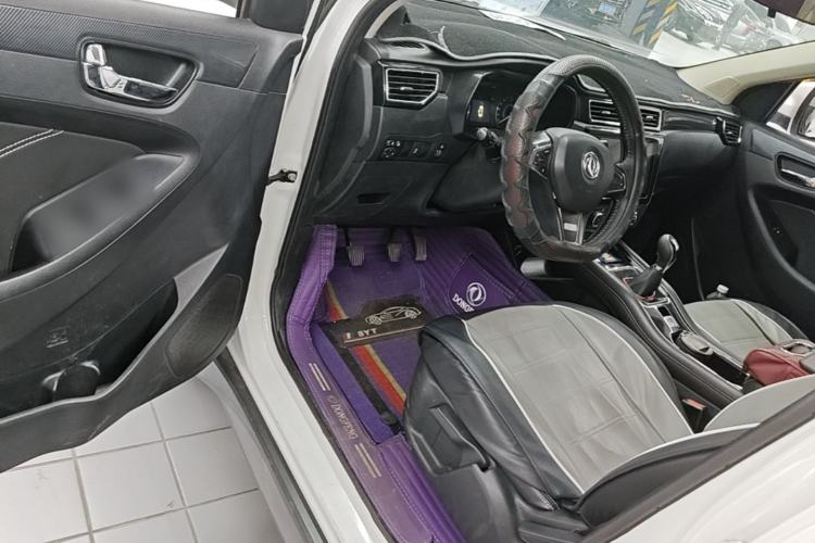 Used Dongfeng Fengon 580 2016 1.5T Manual Luxury Edition Driver Seat