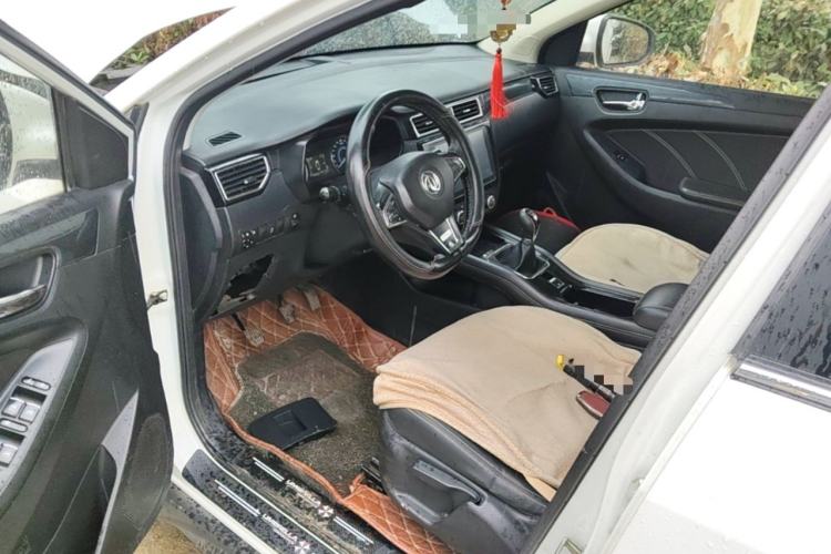 Used Dongfeng Fengon 580 2016 1.5T Manual Luxury Edition Driver Seat
