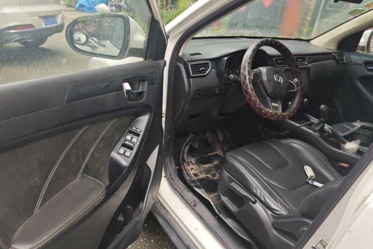 Used Dongfeng Fengon 580 2016 1.5T Manual Luxury Edition Driver Seat