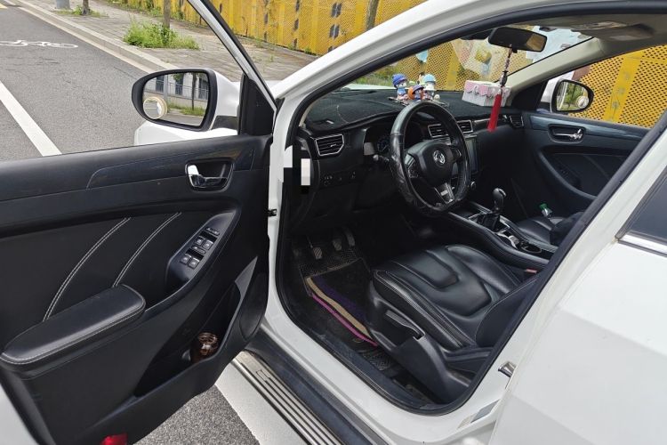 Used Dongfeng Fengon 580 2016 1.5T Manual Luxury Edition Driver Seat