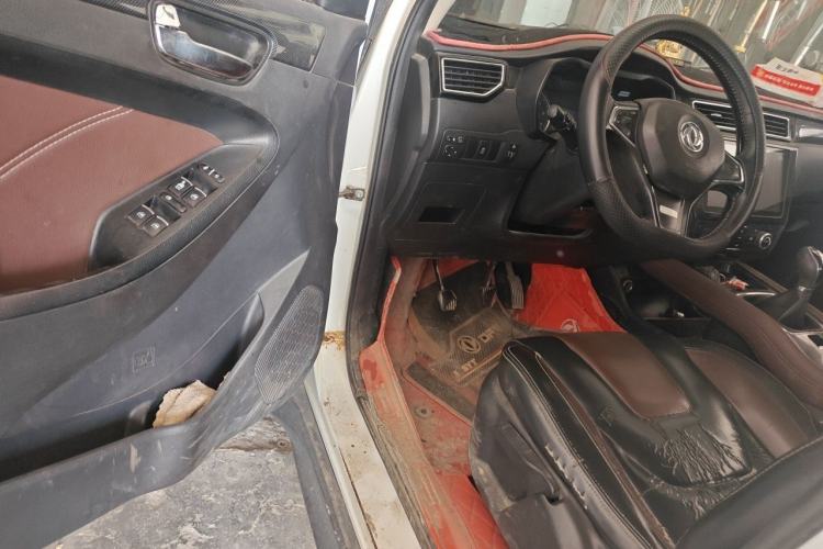 Used Dongfeng Fengon 580 2016 1.5T Manual Luxury Edition Driver Seat