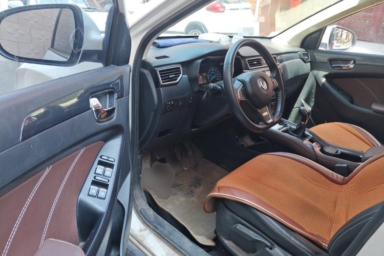 Used Dongfeng Fengon 580 2016 1.5T Manual Luxury Edition Driver Seat