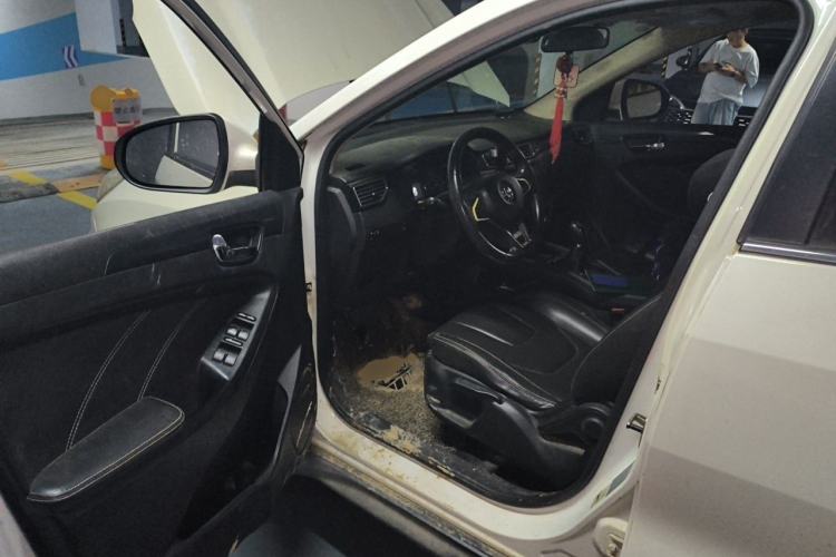 Used Dongfeng Fengon 580 2016 1.5T Manual Luxury Edition Driver Seat
